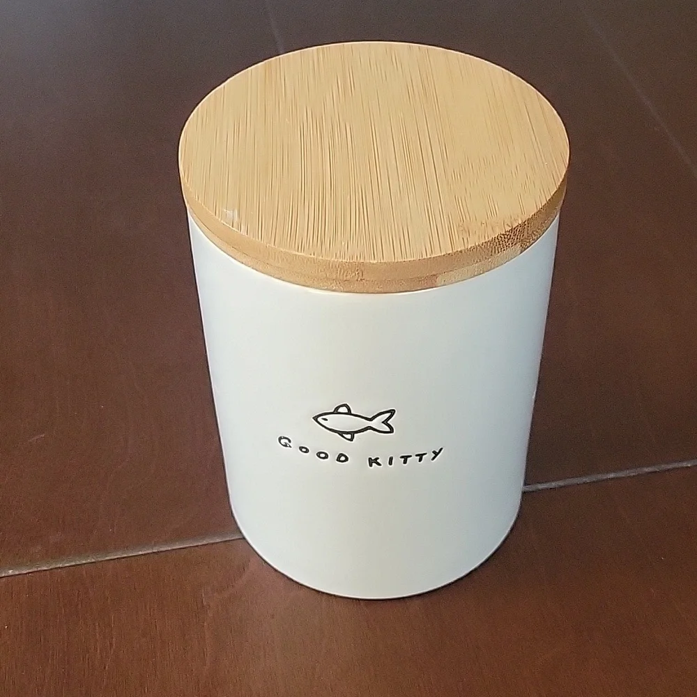 Treat Container for cats